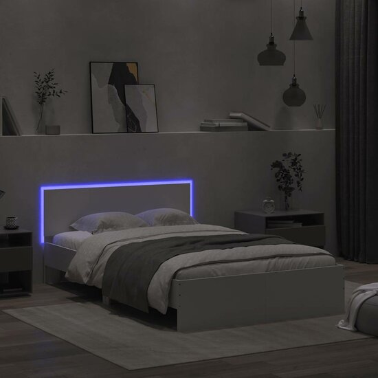 Bedframe Met Hoofdeinde En Led 140 x 190 cm Wit