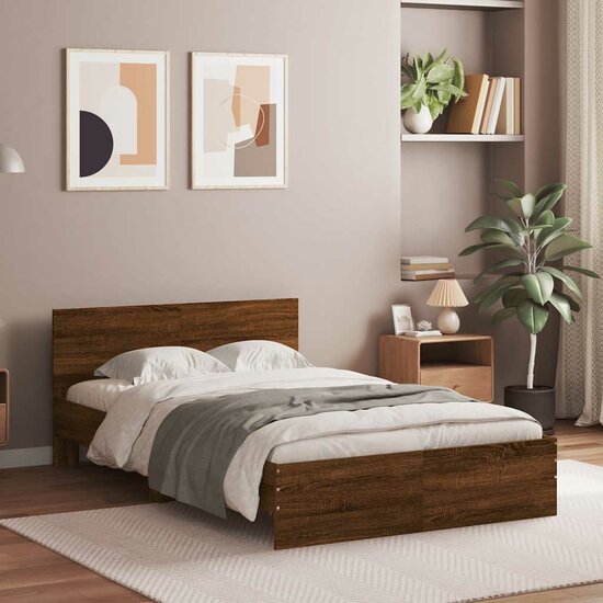 Bedframe Met Hoofdeinde En Led 135 x 190 cm bruin eikenkleur
