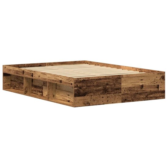 Bedframe zonder matras bewerkt 135x190 cm bewerkt hout oud