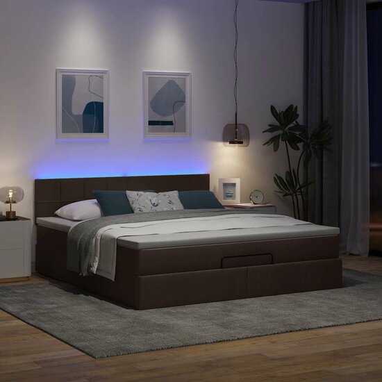 Ottoman Bed Met Matras En Led&#039;s 160X200Cm Stof 160 x 200 cm Donkerbruin