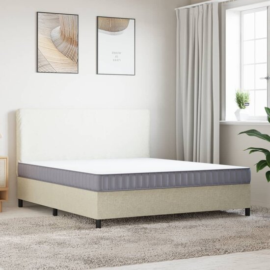 Schuimmatras middelzacht 180x200 cm